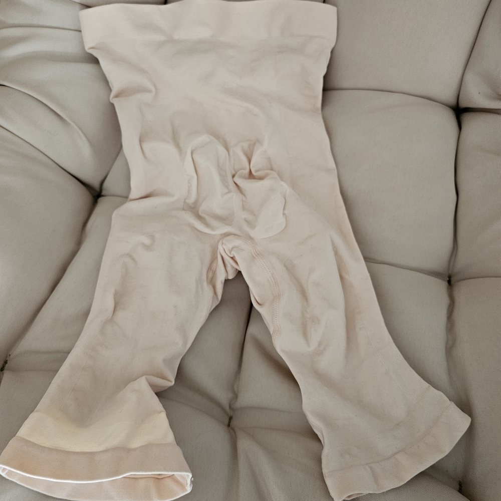 SKIMS Brand New Cream Shaper Shorts Brand New